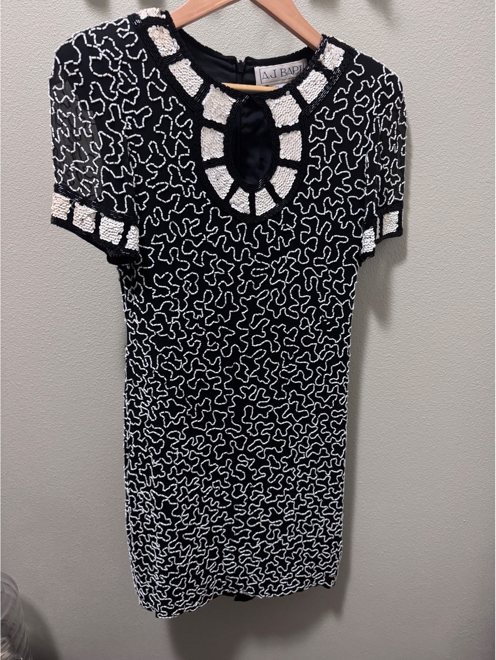 A.J. Bari Size 6 100% Silk Beaded Sequin Cocktail Dress Black White Keyhole